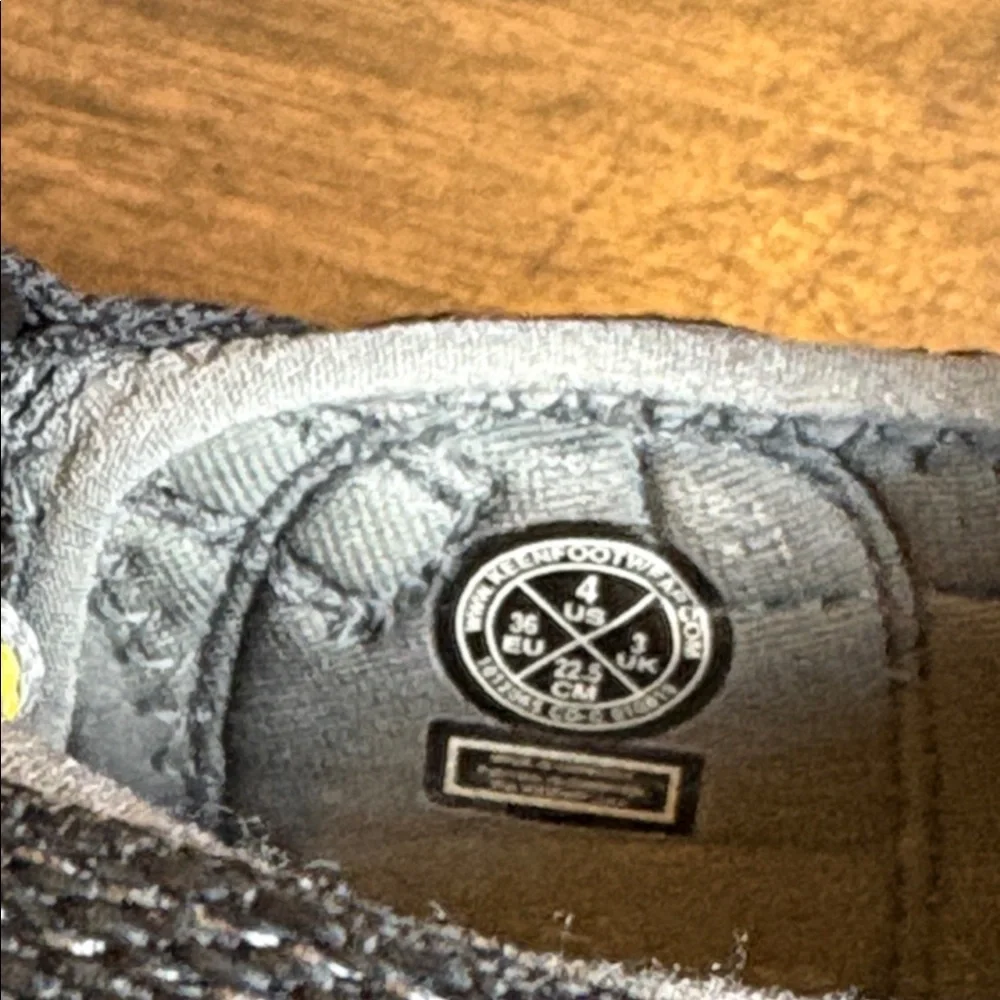 Keen Size 4 Black Gray Yellow Newport H2 Sandals